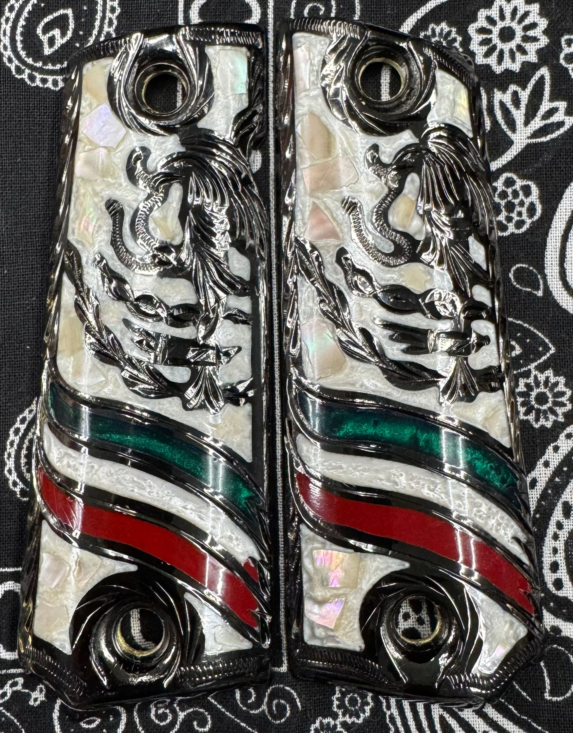 1911 Full Size Mexico Flag Eagle Grips – Gold Guns